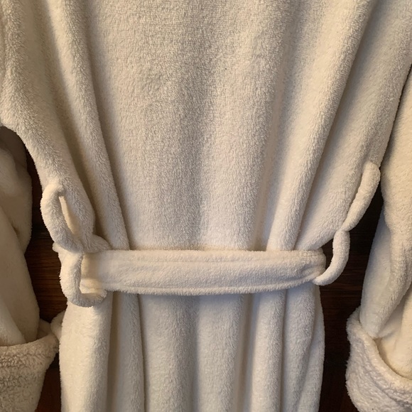 POTTERY BARN, Long Robe, Ecru or Cream color. Size Small. 100 percent polyester. - Picture 6 of 7